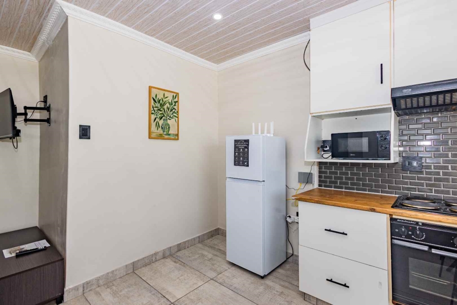 To Let 1 Bedroom Property for Rent in Oakdale Western Cape